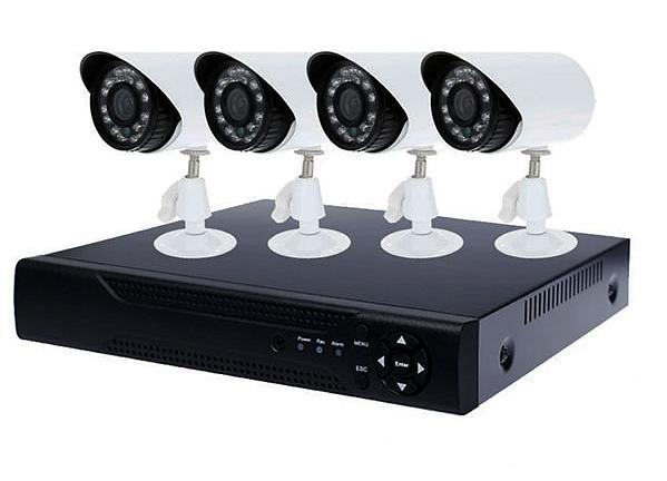 Kit videosorveglianza con 4 Telecamere Full HD infrarossi da esterno, Videoregistratore, Hard Disk