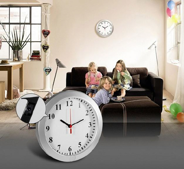 Microtelecamera spia nascosta in orologio da parete con registratore